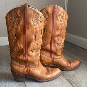 Brown Dingo Western Cowboy Boots with Floral Embroidery